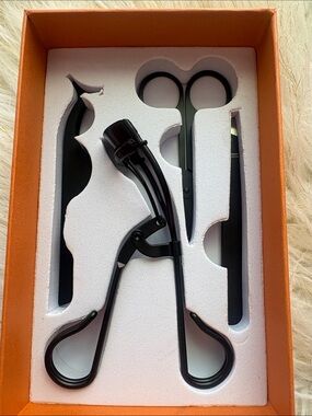 Women’s Black Grooming Tool Set - Eyelash Curler, Scissors & Tweezers